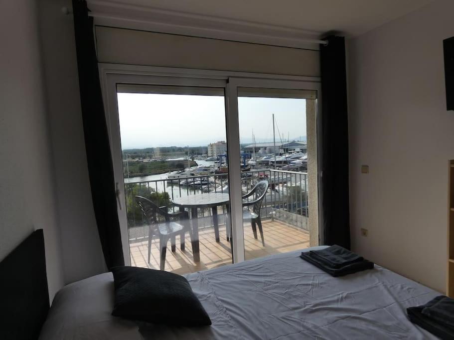 Estudio Con Vistas, Roses Exteriér fotografie